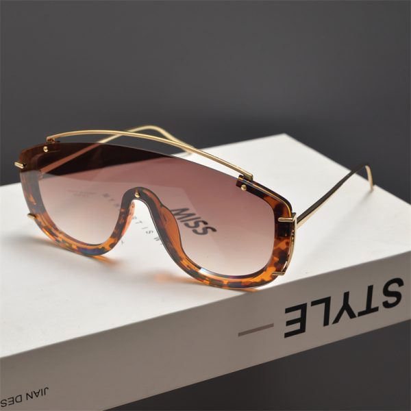 Futuristic Cyberpunk Oversized Pilot Sunglasses with Cut Edges and Single Beam - Stylish Statement Eyewear