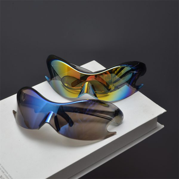 Futuristic Cyberpunk Unisex Retro Street Photography Sunglasses - Quirky Exaggerated Style for Bold Fashion Statements