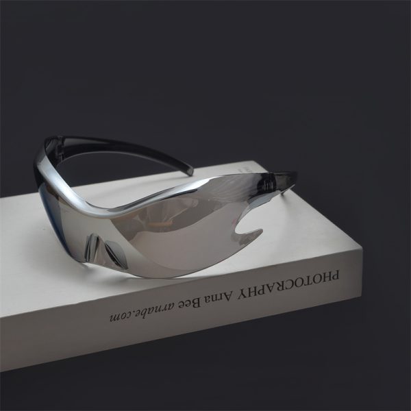 Futuristic Cyberpunk Unisex Retro Street Photography Sunglasses - Quirky Exaggerated Style for Bold Fashion Statements