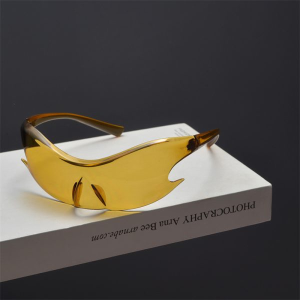 Futuristic Cyberpunk Unisex Retro Street Photography Sunglasses - Quirky Exaggerated Style for Bold Fashion Statements