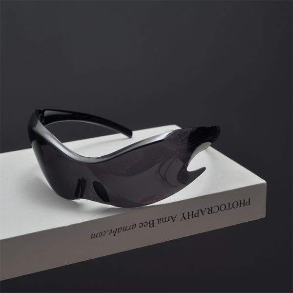Futuristic Cyberpunk Unisex Retro Street Photography Sunglasses - Quirky Exaggerated Style for Bold Fashion Statements