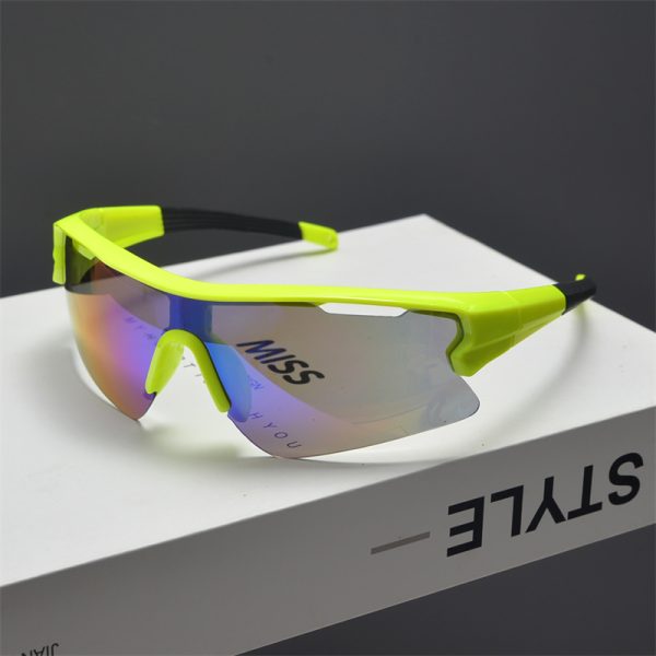 Futuristic Oversized Cycling Sunglasses for Men and Women, Windproof Colorful Trendy Outdoor Climbing and Skiing Gear