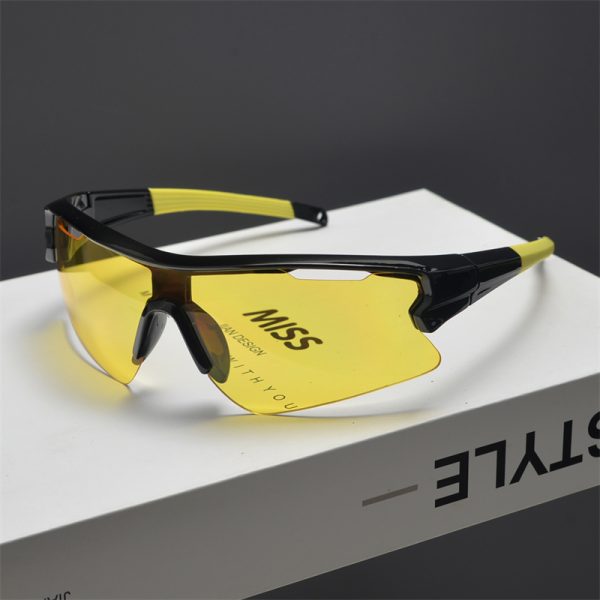 Futuristic Oversized Cycling Sunglasses for Men and Women, Windproof Colorful Trendy Outdoor Climbing and Skiing Gear