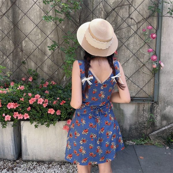 Handmade French Vintage Floral V-Neck Waist-Defining Vacation Vest Dress for Women - Slim Fit, Chic Summer Style