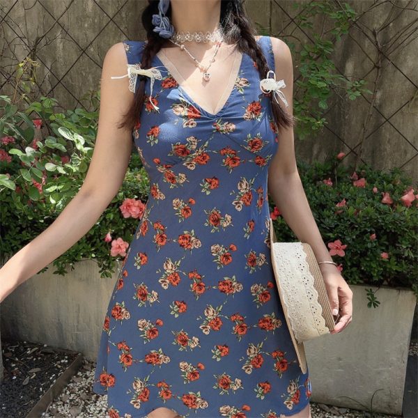 Handmade French Vintage Floral V-Neck Waist-Defining Vacation Vest Dress for Women - Slim Fit, Chic Summer Style