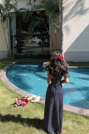 Handmade Illustrated Beauty French Lace V-Neck Puff Sleeve Maxi Dress â€“ 2025 Spring/Summer Vacation Style