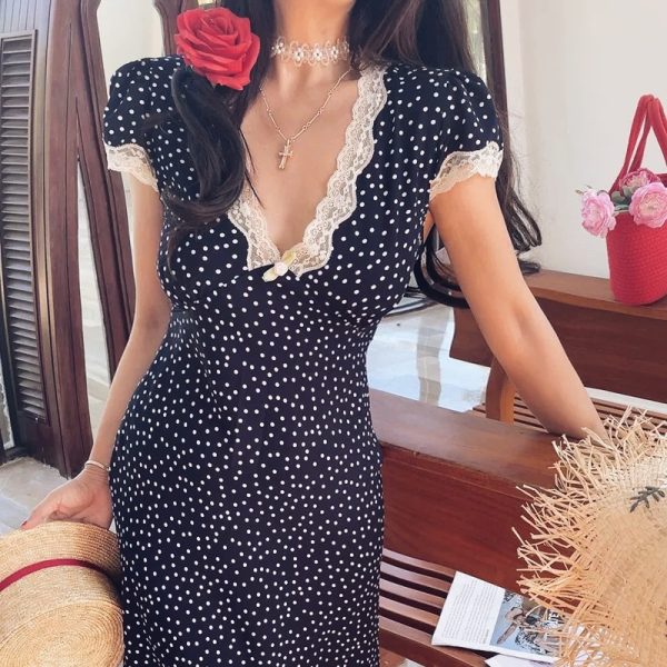 Handmade Illustrated Beauty French Lace V-Neck Puff Sleeve Maxi Dress â€“ 2025 Spring/Summer Vacation Style