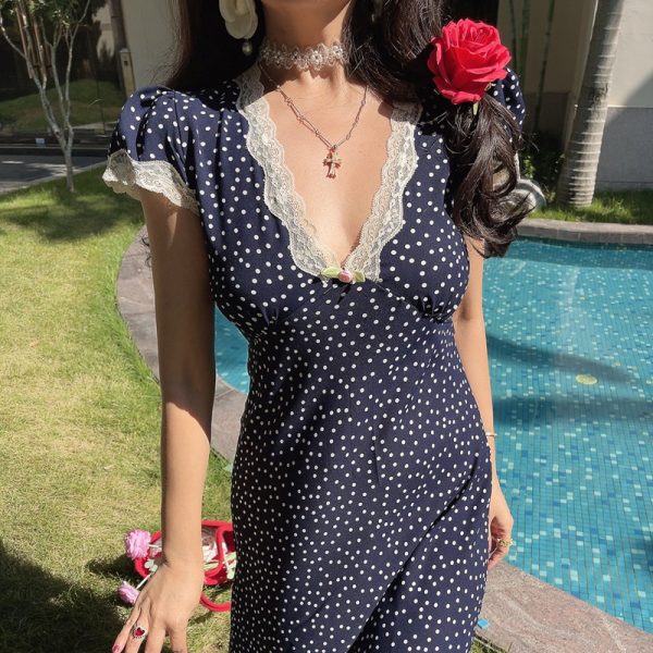 Handmade Illustrated Beauty French Lace V-Neck Puff Sleeve Maxi Dress â€“ 2025 Spring/Summer Vacation Style