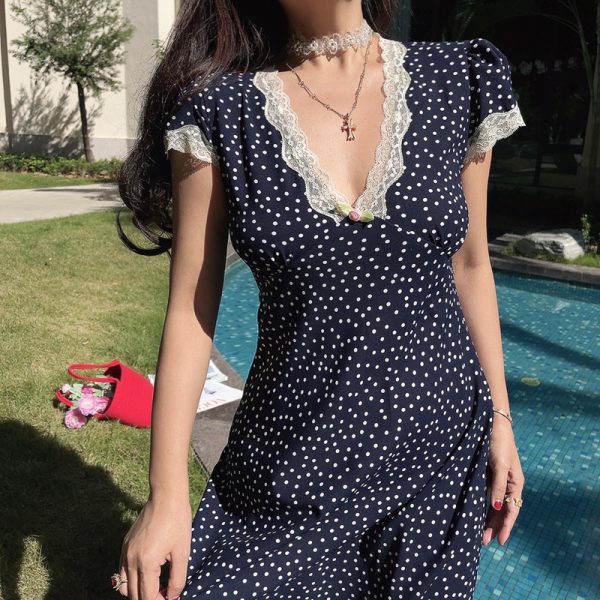 Handmade Illustrated Beauty French Lace V-Neck Puff Sleeve Maxi Dress â€“ 2025 Spring/Summer Vacation Style