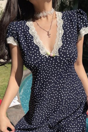 Handmade Illustrated Beauty French Lace V-Neck Puff Sleeve Maxi Dress â€“ 2025 Spring/Summer Vacation Style
