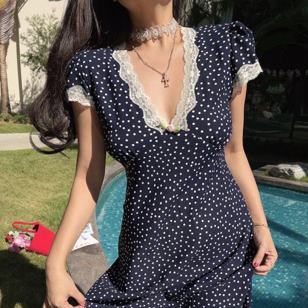 Handmade Illustrated Beauty French Lace V-Neck Puff Sleeve Maxi Dress â€“ 2025 Spring/Summer Vacation Style