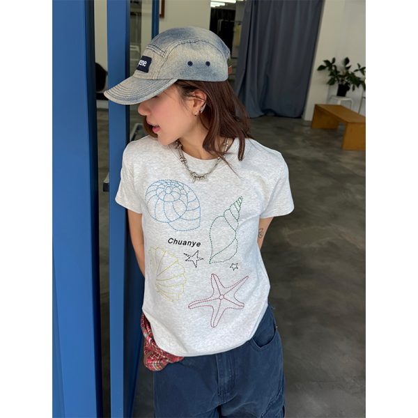 Heavyweight Shell Embroidery Short Sleeve T-Shirt for Women - Slim Fit, Flattering Round Neck Top, Casual 90s Style