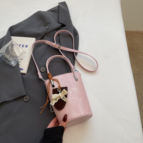 High-End Green Bucket Bag for Women, Summer 2025 Handheld Crossbody Phone Bag, Trendy Niche Fashion Accessory