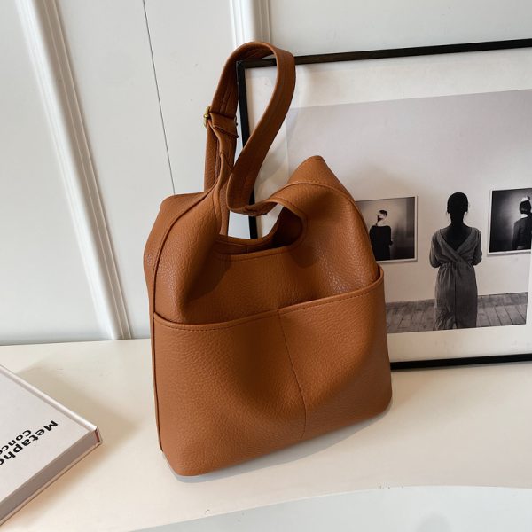 High-End Versatile Bucket Bag for Women - Retro Shoulder Tote with Large Capacity for Spring/Summer 2025 Fashion