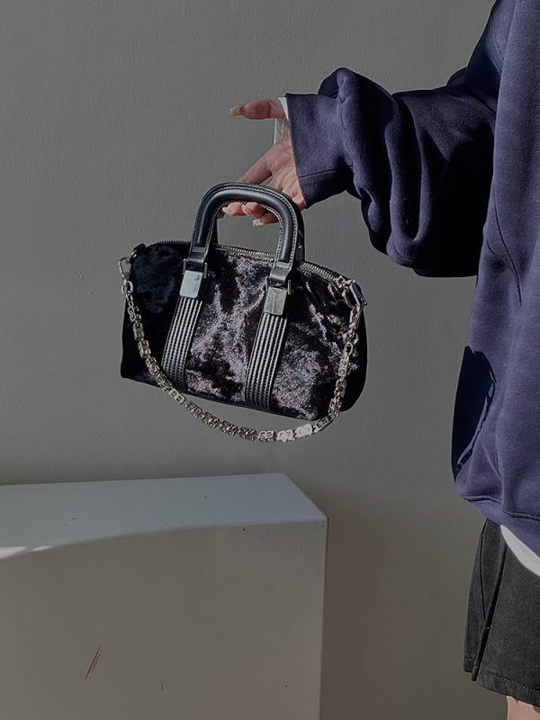High-End Women's Chain Shoulder Bag - Stylish Large Crossbody & Handheld Fashionable Masterpiece for 2025