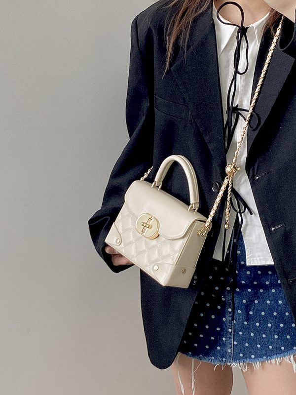 High-End Women's Crossbody Bag - Large Protagonist Design, Small Size, Perfect for Spring/Summer, Fragrant Wind Style