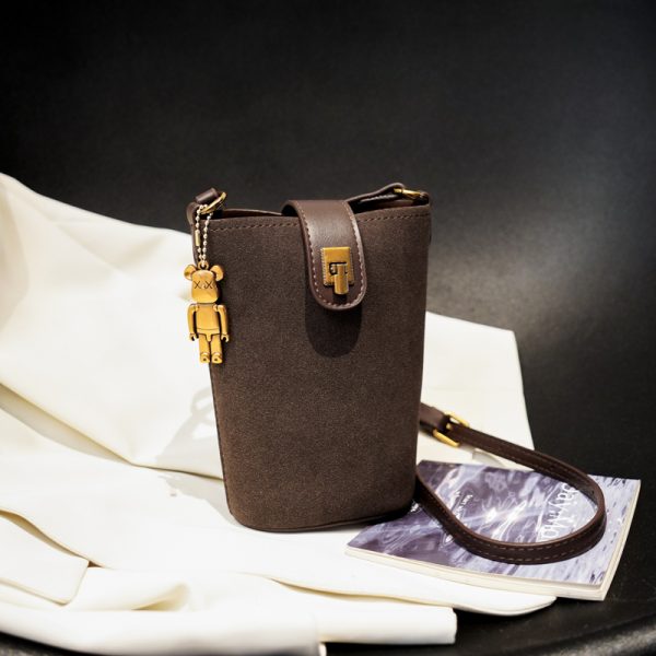 High-End Women's Retro Bucket Bag - 2025 Autumn/Winter Casual Crossbody for Commuting and Versatile Style