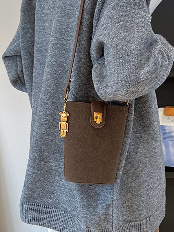 High-End Women's Retro Bucket Bag - 2025 Autumn/Winter Casual Crossbody for Commuting and Versatile Style