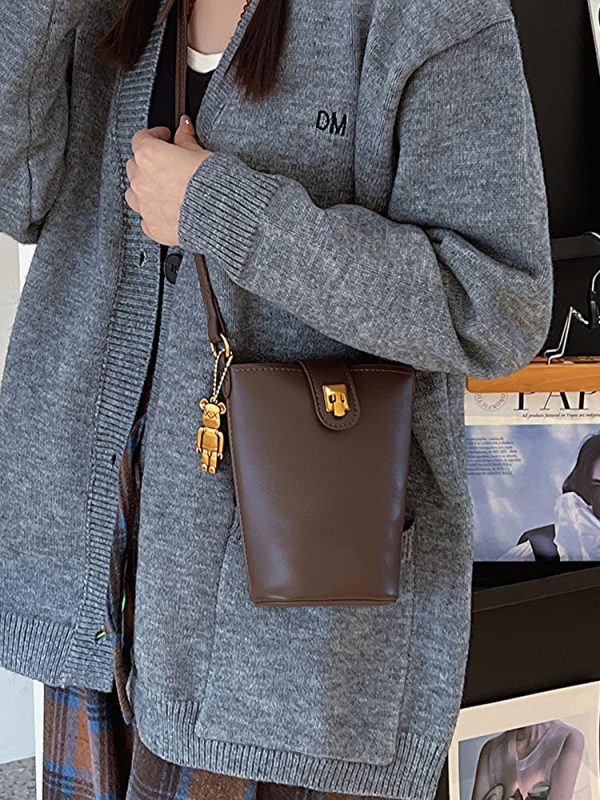 High-End Women's Retro Bucket Bag - 2025 Autumn/Winter Casual Crossbody for Commuting and Versatile Style