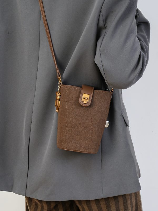 High-End Women's Retro Bucket Bag - 2025 Autumn/Winter Casual Crossbody for Commuting and Versatile Style
