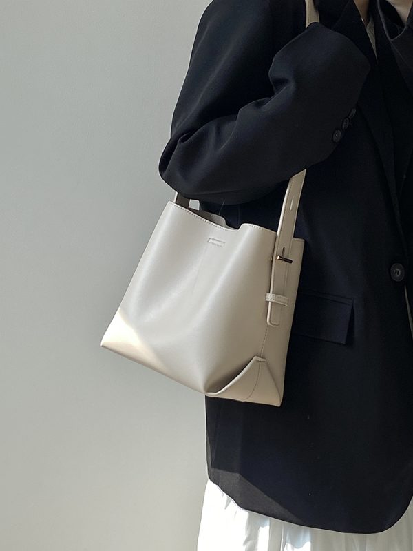 High-End Women's Tote Bag - Large Capacity Commuter Handbag, Simple Design for Everyday Use, Perfect for Work and Leisure