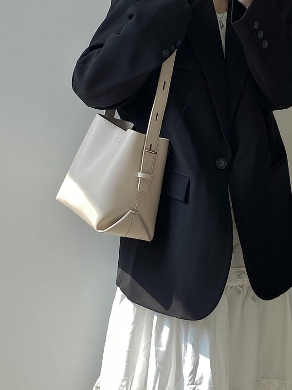 High-End Women's Tote Bag - Large Capacity Commuter Handbag, Simple Design for Everyday Use, Perfect for Work and Leisure