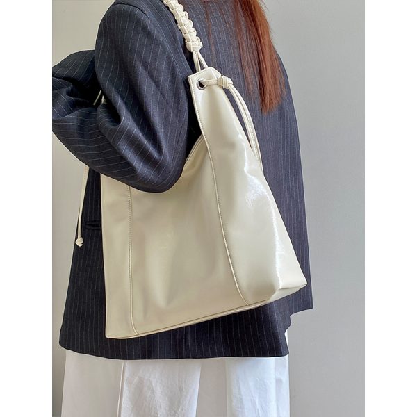 High-End Woven Leather Shoulder Tote Bag for Women - Large Capacity Commuting Bag, 2025 Niche Design