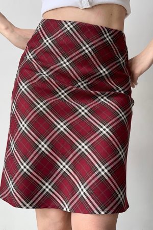 High Waist A-Line Plaid Skirt for Women â€“ Retro College Style Knee-Length Bodycon Skirt in European and American Fashion