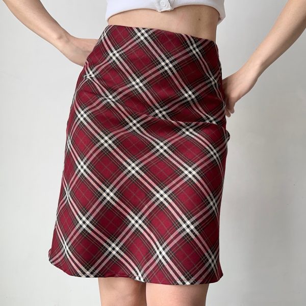 High Waist A-Line Plaid Skirt for Women â€“ Retro College Style Knee-Length Bodycon Skirt in European and American Fashion