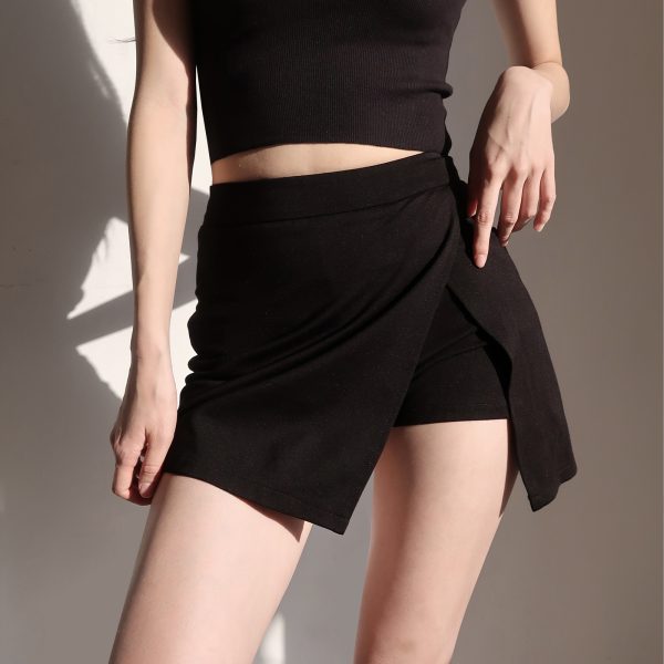 High-Waisted Black A-Line Mini Skirt with Side Slit - Sexy Slim-Fit, Leg-Lengthening Bodycon Style for European and American Fashion
