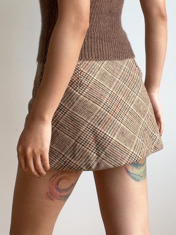 High-Waisted Khaki Plaid Mini Skirt - Vintage American Style for Autumn Winter Fashion, Trendy Check Design