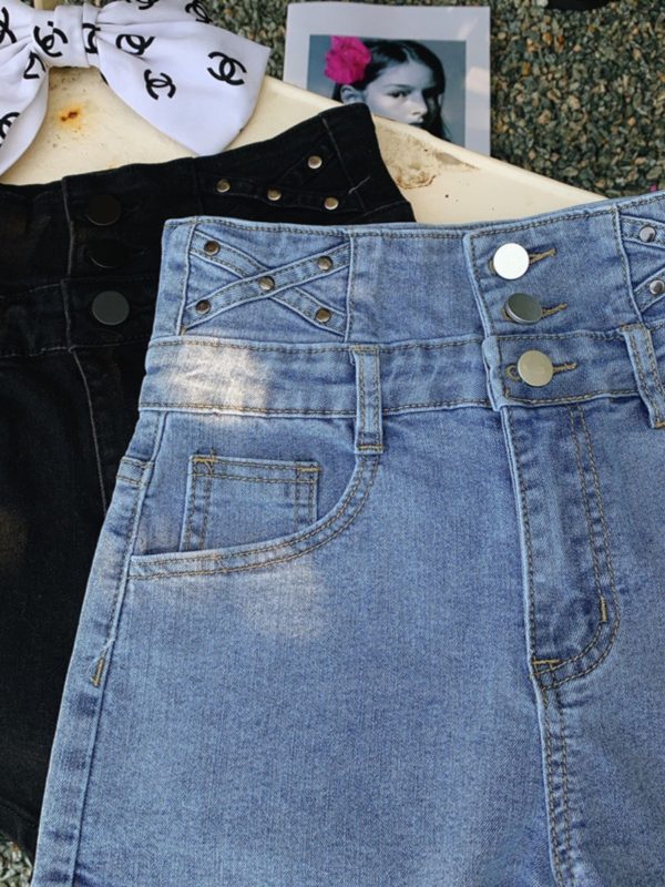 High-Waisted Retro Denim Shorts for Women - Slimming Long-Legged Vacation Hot Pants, Summer 2025 Fashion