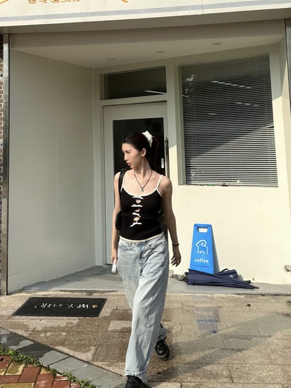 Hollowed-Out Bow Black and White Color-Blocking Knitted Vest - Spicy Girl Design, Slimming Fit, Trendy Blogger Style