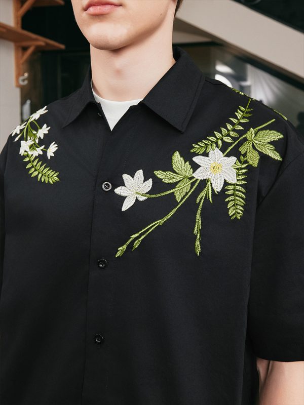 Korean-Style Green Floral Embroidered Cuban Collar Short Sleeve Shirt for Couples - Loose Fit Vacation Wear