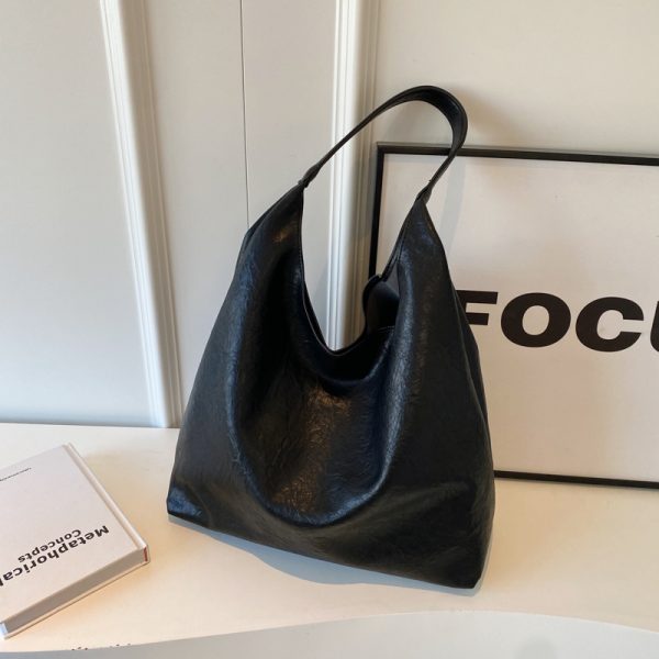 Korean Style Large-Capacity Shoulder Bag for Women - Retro Versatile Tote for Work and Commuting - Autumn Winter 2025 Collection