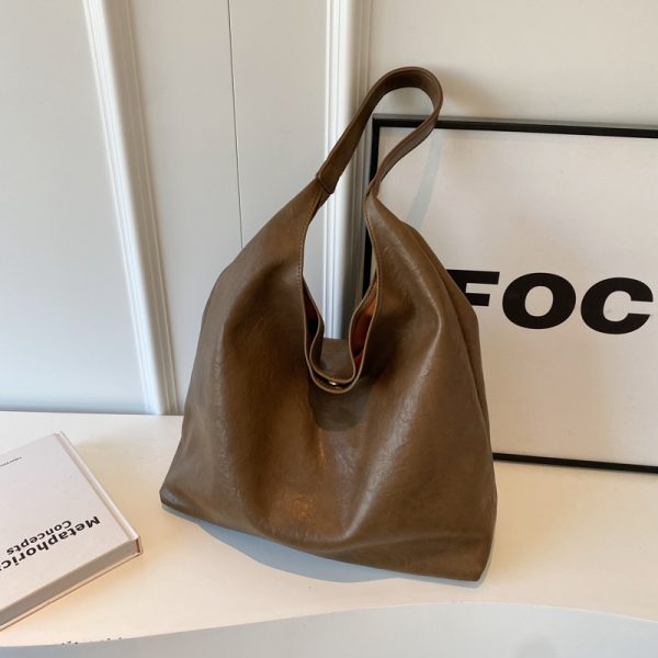 Korean Style Large-Capacity Shoulder Bag for Women - Retro Versatile Tote for Work and Commuting - Autumn Winter 2025 Collection