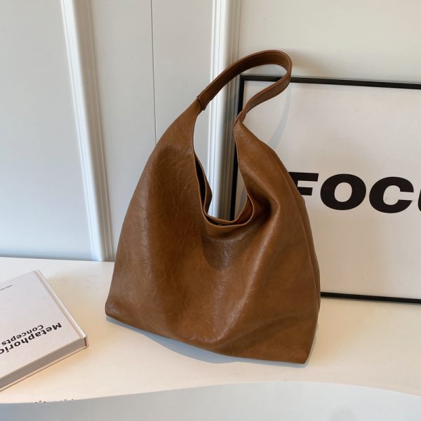 Korean Style Large-Capacity Shoulder Bag for Women - Retro Versatile Tote for Work and Commuting - Autumn Winter 2025 Collection