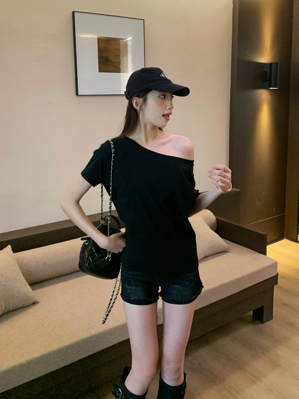 Korean Style One-Shoulder Short Sleeve T-Shirt for Women - Loose Fit Slimming Asymmetrical Off-Shoulder Top in Solid Color