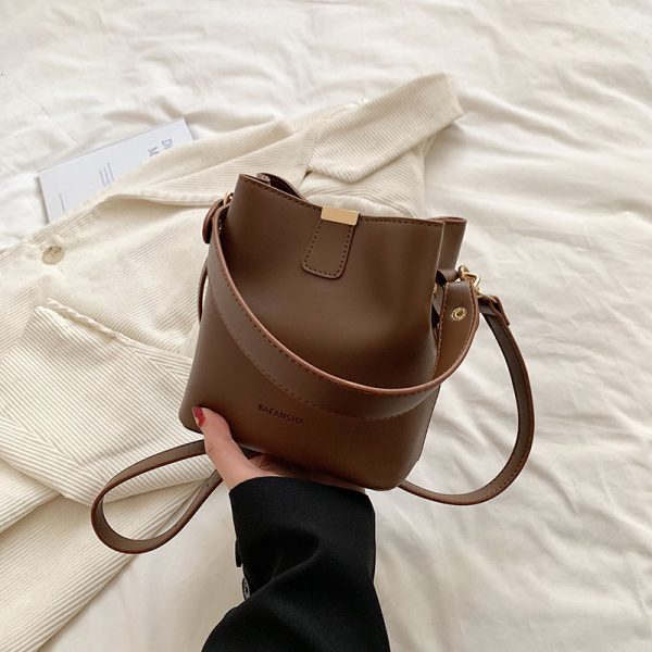 Korean-Style Retro Bucket Handbag for Women - Trendy Versatile Shoulder Bag for Spring/Summer 2025 High-End Fashion