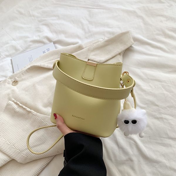 Korean-Style Retro Bucket Handbag for Women - Trendy Versatile Shoulder Bag for Spring/Summer 2025 High-End Fashion