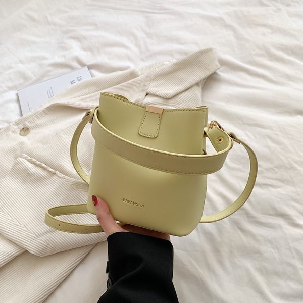Korean-Style Retro Bucket Handbag for Women - Trendy Versatile Shoulder Bag for Spring/Summer 2025 High-End Fashion