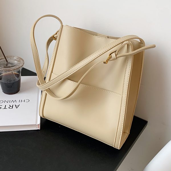 Korean-Style Retro Large-Capacity Shoulder Bag for Women - Spring/Summer 2025 Trendy High-End Student Underarm Bag