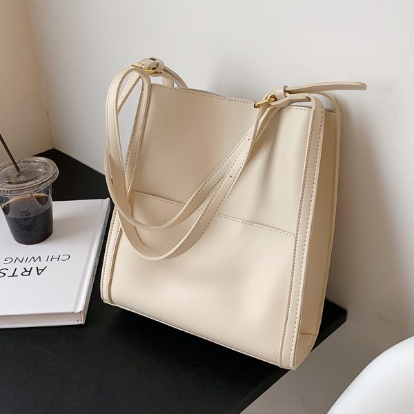Korean-Style Retro Large-Capacity Shoulder Bag for Women - Spring/Summer 2025 Trendy High-End Student Underarm Bag