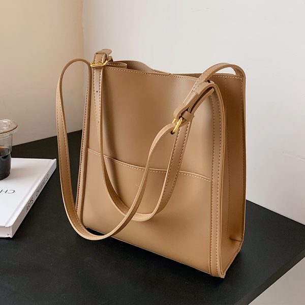 Korean-Style Retro Large-Capacity Shoulder Bag for Women - Spring/Summer 2025 Trendy High-End Student Underarm Bag