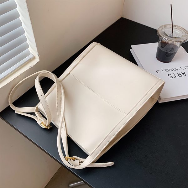 Korean-Style Retro Large-Capacity Shoulder Bag for Women - Spring/Summer 2025 Trendy High-End Student Underarm Bag