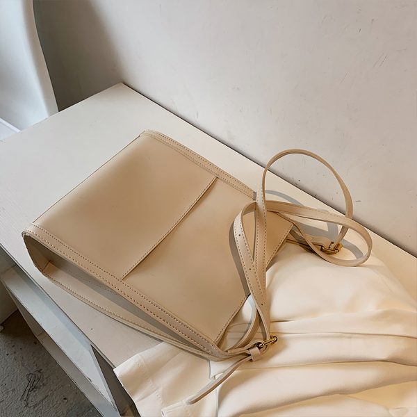 Korean-Style Retro Large-Capacity Shoulder Bag for Women - Spring/Summer 2025 Trendy High-End Student Underarm Bag
