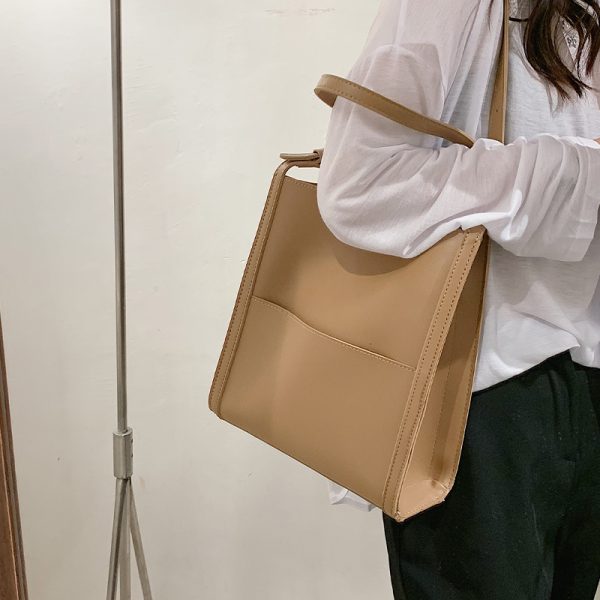 Korean-Style Retro Large-Capacity Shoulder Bag for Women - Spring/Summer 2025 Trendy High-End Student Underarm Bag