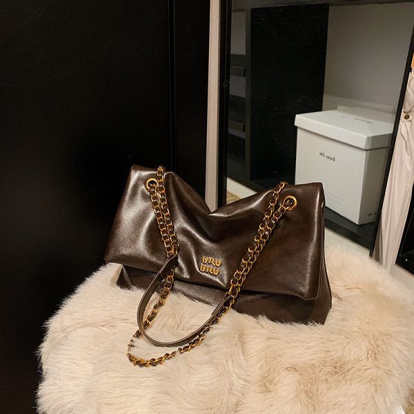 Korean-Style Retro Oil Wax Leather Shoulder Bag for Women - High-Quality Commuter Fashion for Autumn/Winter 2025
