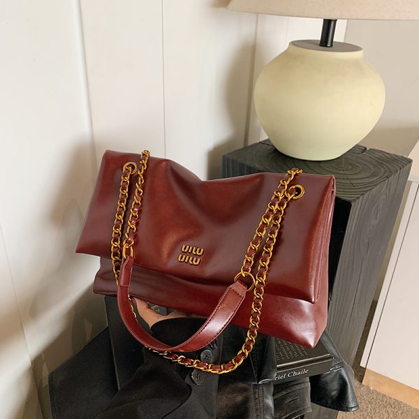Korean-Style Retro Oil Wax Leather Shoulder Bag for Women - High-Quality Commuter Fashion for Autumn/Winter 2025