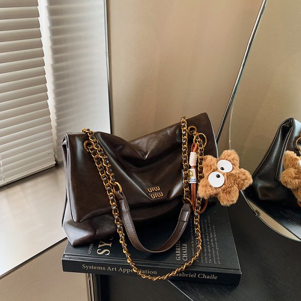 Korean-Style Retro Oil Wax Leather Shoulder Bag for Women - High-Quality Commuter Fashion for Autumn/Winter 2025